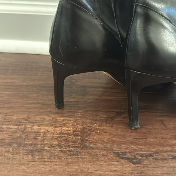 ZARA Elegant Black Knee-High Boots with Chain Detail - Picture 15 of 16